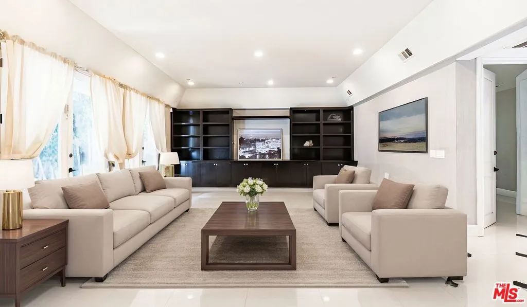 208 S Le Doux Road, Beverly Hills, California 90211 home-pic-2